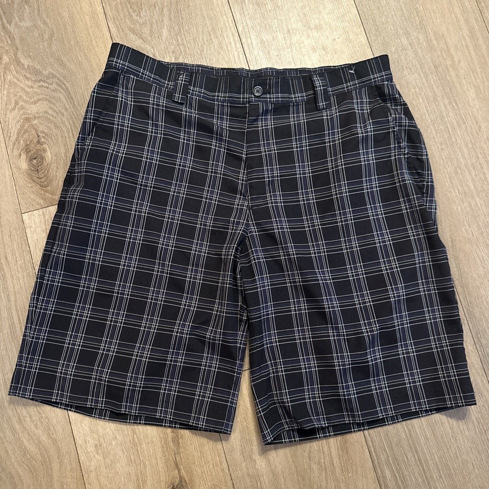 IZOD XFG Men's Plaid Golf Shorts Size 34 Black Gray Polyester Performance Sport